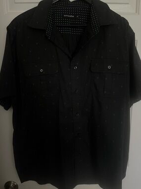 Reflex Black Short-Sleeve Button-Down Shirt with Subtle Dot Pattern Size XL